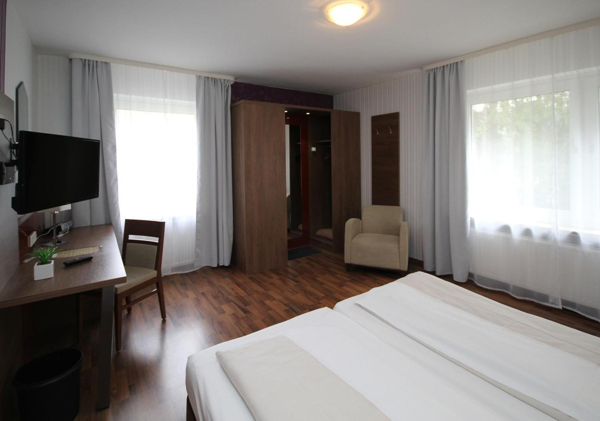 Hotel Berghof Wasserkuppe & Gaestehaus Fuldaquelle Gersfeld Buitenkant foto