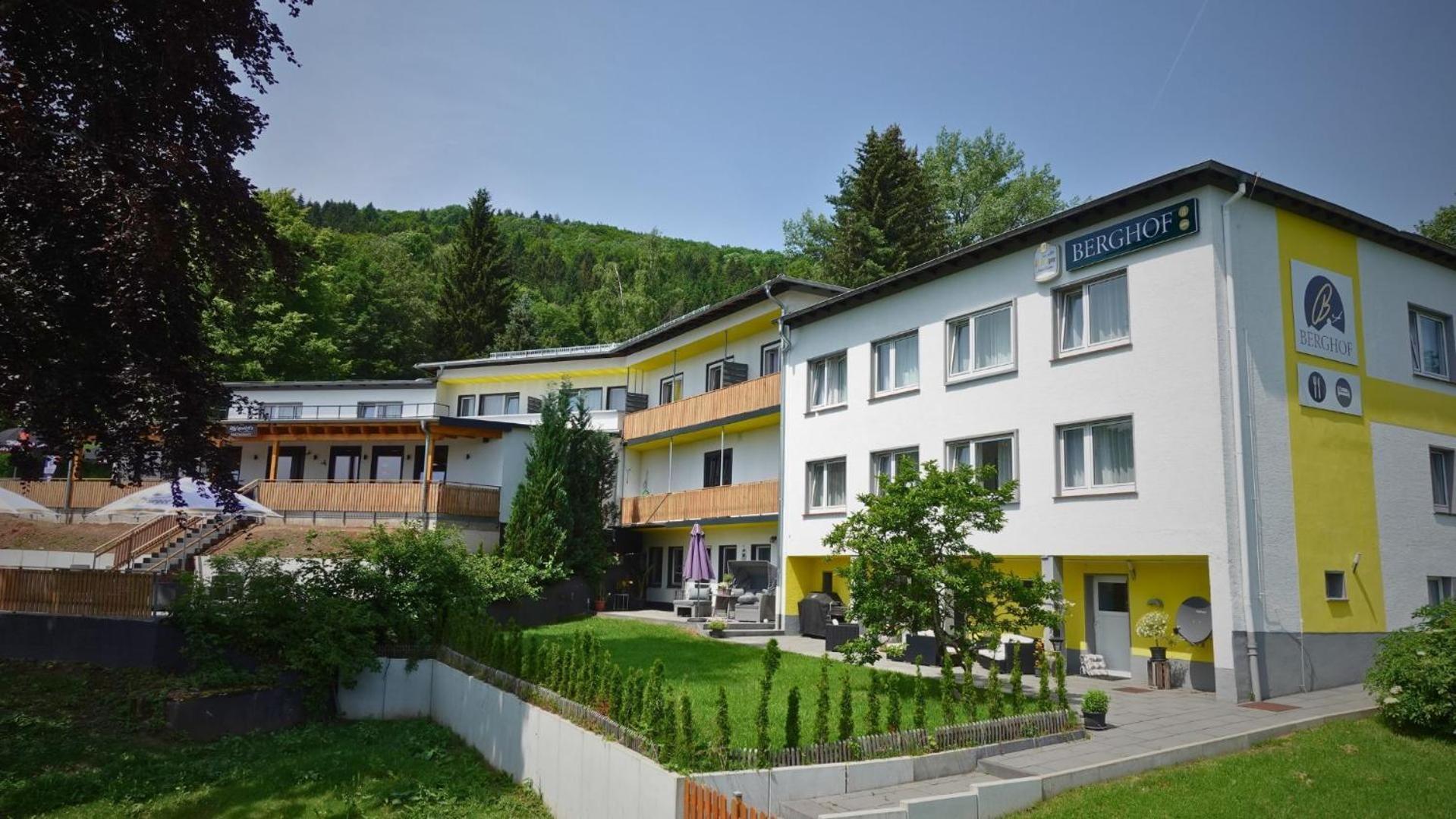 Hotel Berghof Wasserkuppe & Gaestehaus Fuldaquelle Gersfeld Buitenkant foto