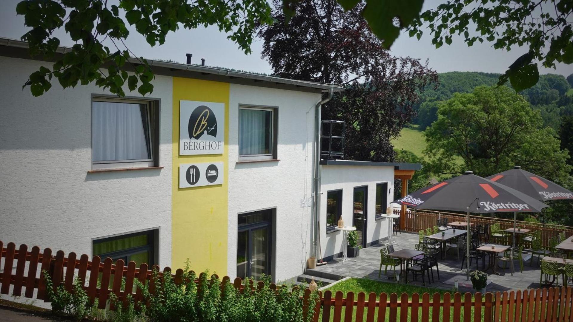 Hotel Berghof Wasserkuppe & Gaestehaus Fuldaquelle Gersfeld Buitenkant foto