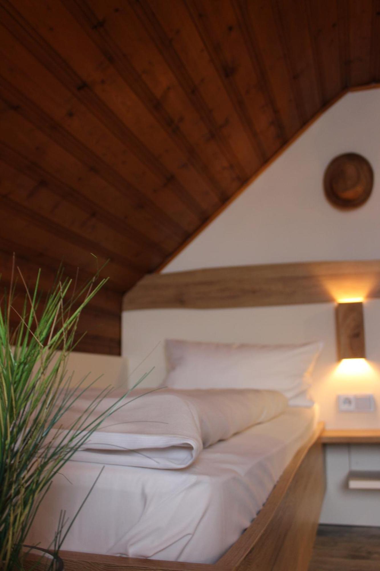 Hotel Berghof Wasserkuppe & Gaestehaus Fuldaquelle Gersfeld Buitenkant foto