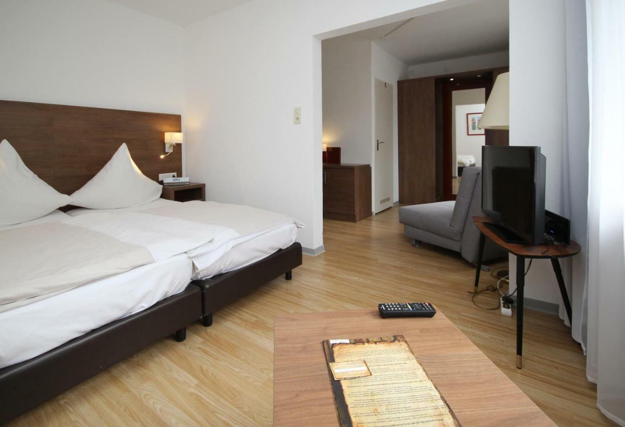 Hotel Berghof Wasserkuppe & Gaestehaus Fuldaquelle Gersfeld Kamer foto